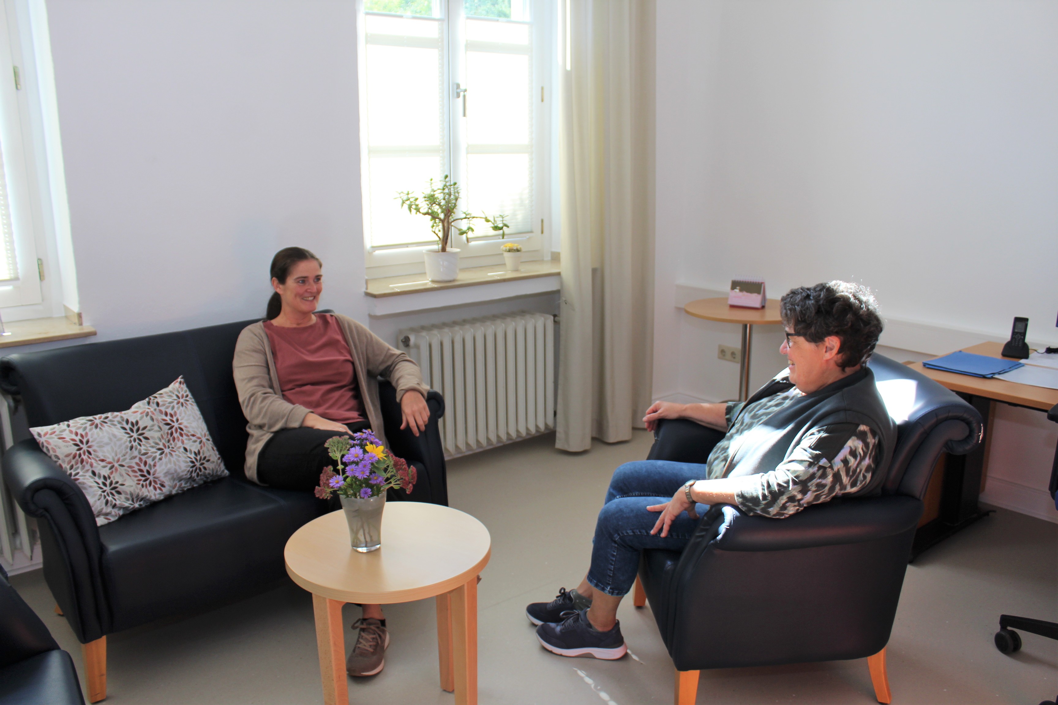 Eine Besprächungssituation im neuen Teilhabezentrum.