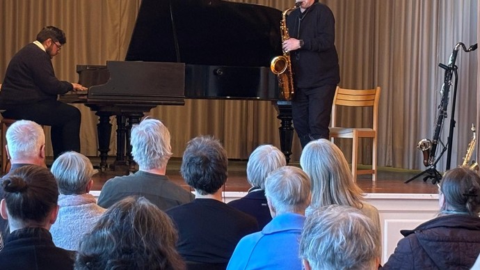 Humorvoll führten Marcel Eliasch (rechts im Bild) und Ulrich Lettermann durch den Abend. Humorvoll führten Marcel Eliasch (rechts im Bild) und Ulrich Lettermann durch den Abend.