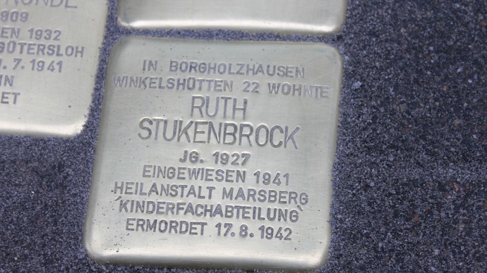 In Borgholzhausen erinnert ein Stolperstein an das Schicksal von Ruth Stukenbrock.