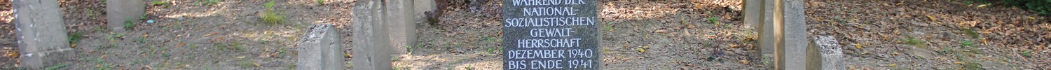Der Kranz erinnert an die Opfer des Nationalsozialismus.