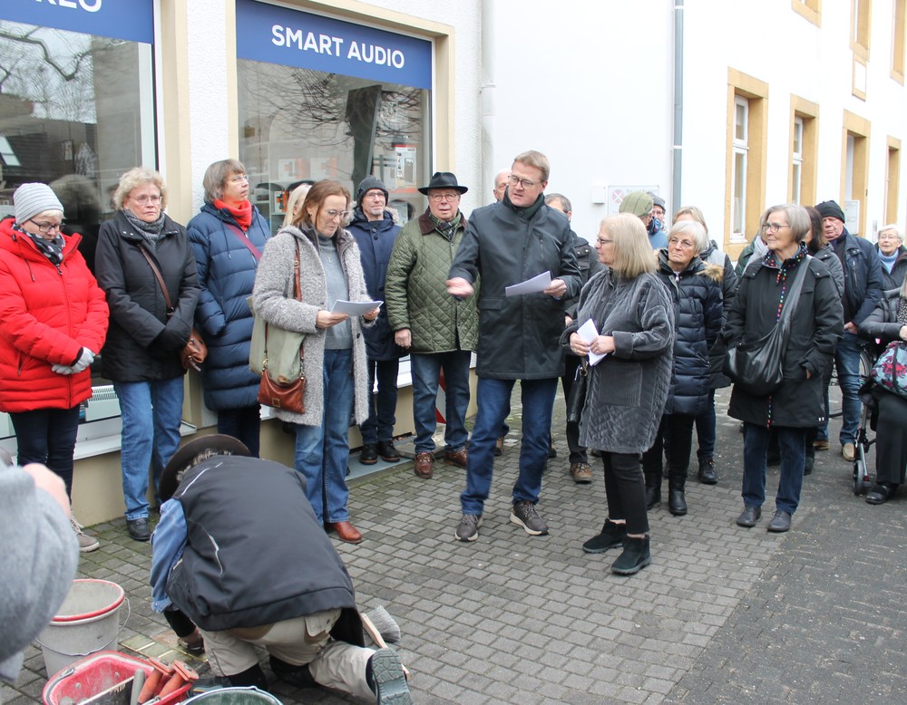 Eva-Maria Eggert trägt Ruth Stukenbrocks Schicksal vor.